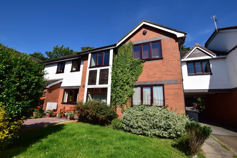 The Conifers, Kirkham