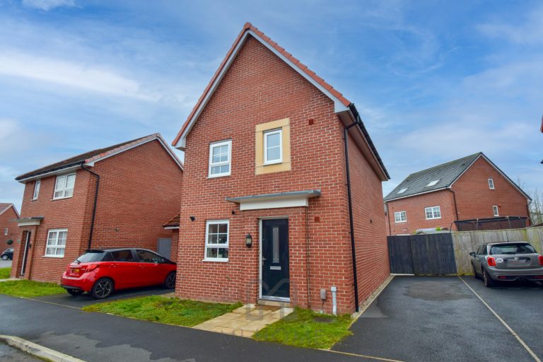 Mustang Close, Warton