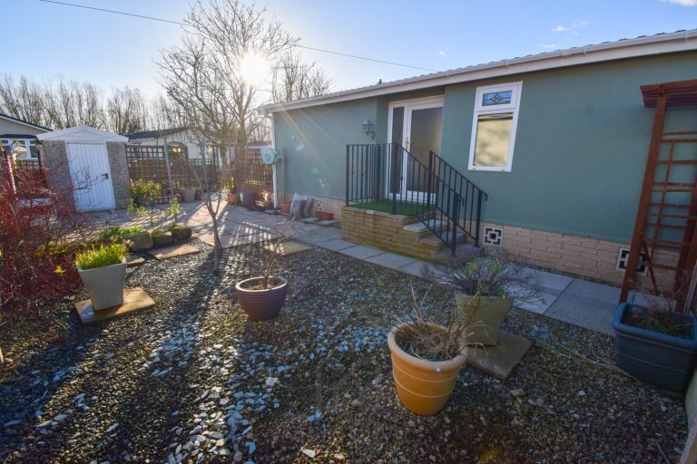 Willow Drive, Lamaleach Park