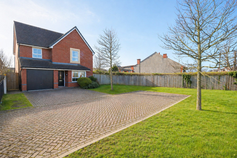 Texan Close, Warton