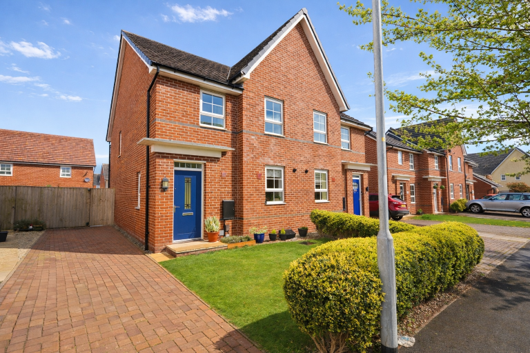 Thunderbolt Avenue, Warton