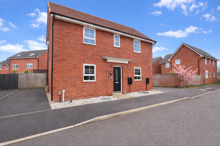 Mustang Close, Warton