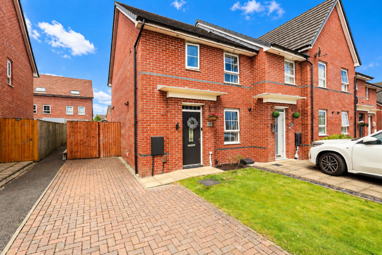 Thunderbolt Avenue, Warton