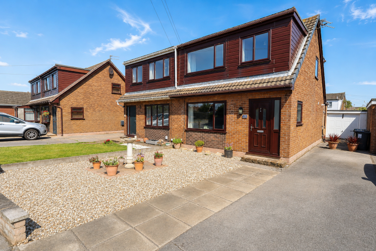 Naze Lane East, Freckleton