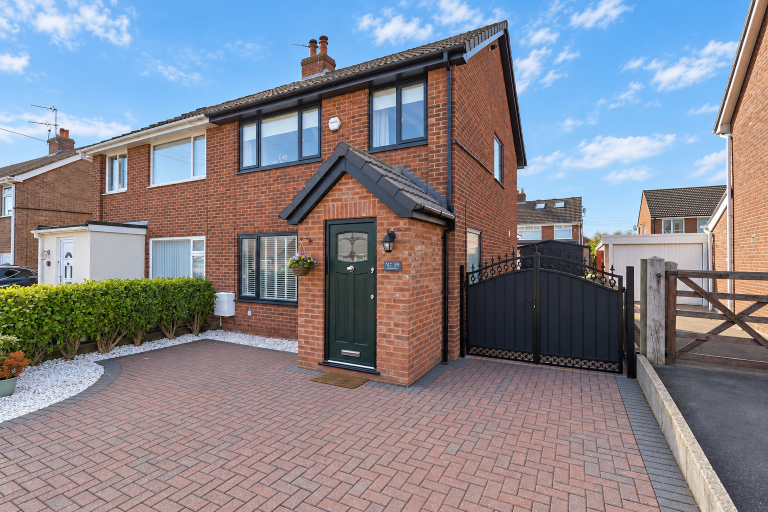 Hornby Drive, Newton